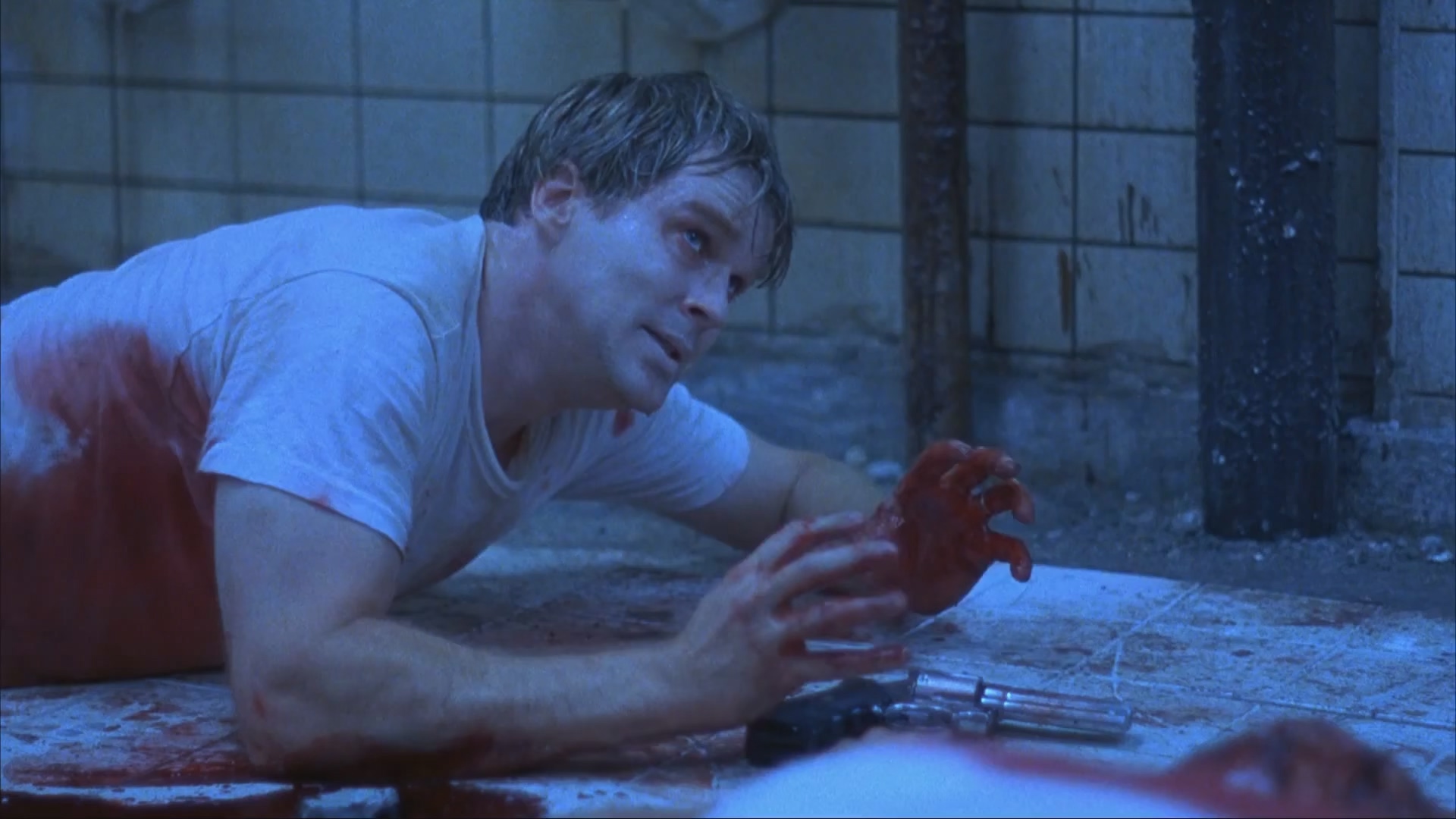 Saw1.2004.BluRay.1080p.HEVC.AC3.mkv_013341.407.jpg