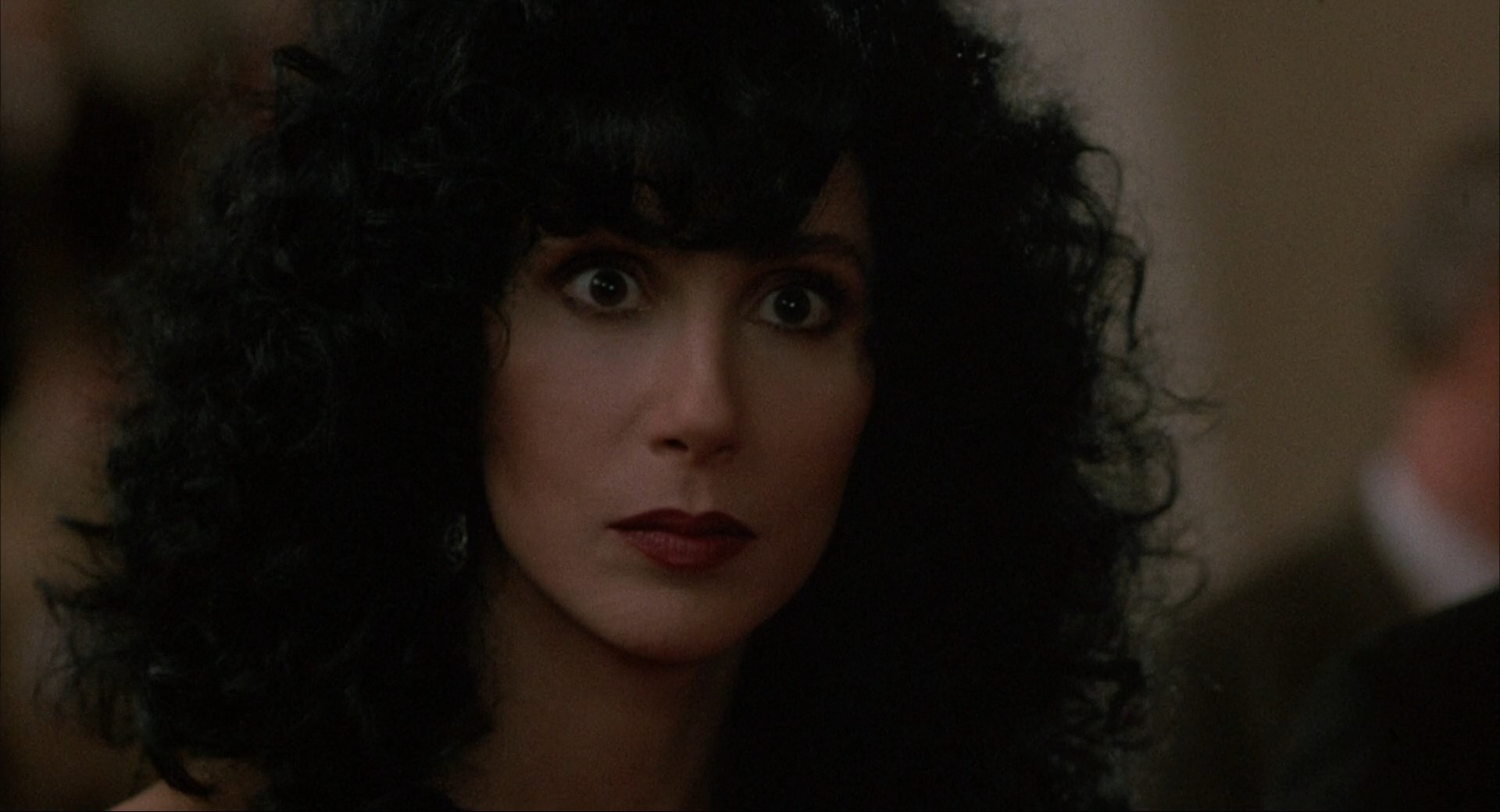 Moonstruck.1987.1080-01_11_39-2024_12_14_04_15_42.jpg