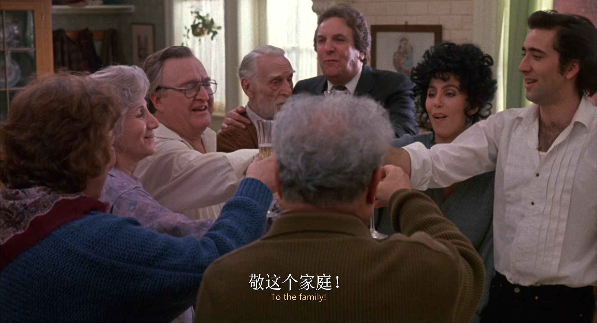 Moonstruck.1987.1080-01_37_49-2024_12_14_04_27_24.jpg