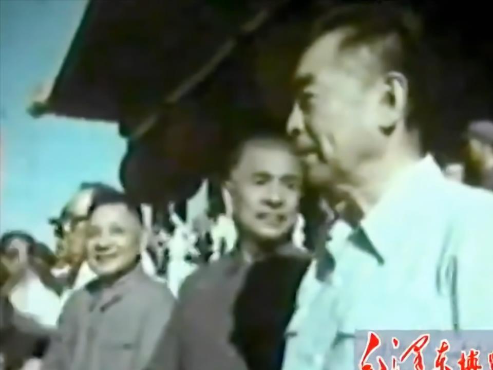 毛主席和百万文化革命大军在一起1966-1.95G.mp4_20250123_180344232.jpg