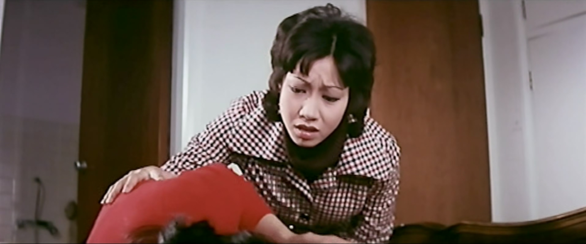 女警察.Rumble.in.Hong.Kong.1973.CHINESE.1080p.WEBRip.x265-VXT.mkv_20250224_204640.732.jpg