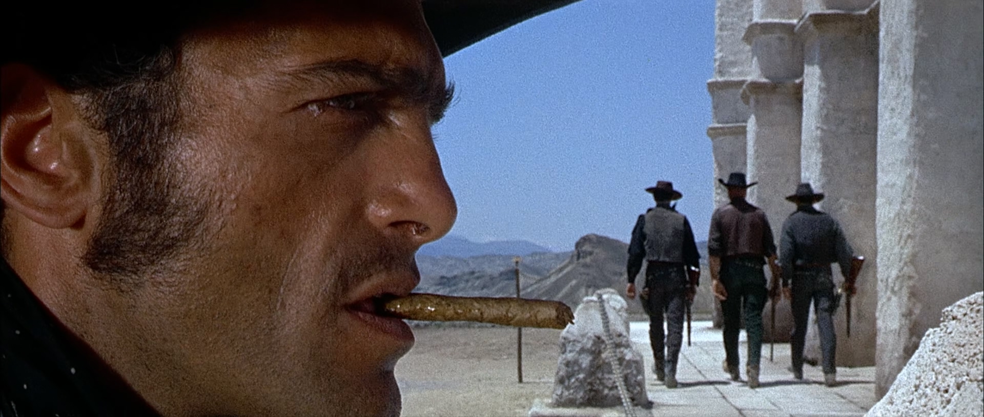 黄昏双镖客.For.a.Few.Dollars.More.1965.BluRay.1080p.x265.10bit.2Audio.MNHD-FRDS..jpg