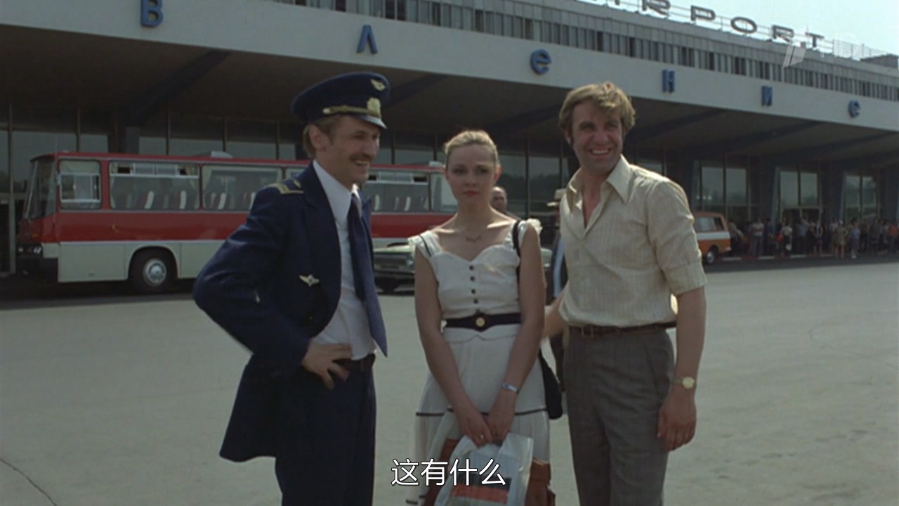 机组乘务员.720p.国俄双语.BD中字[www.66ys.tv].mp4_20250506_193610.931.jpg