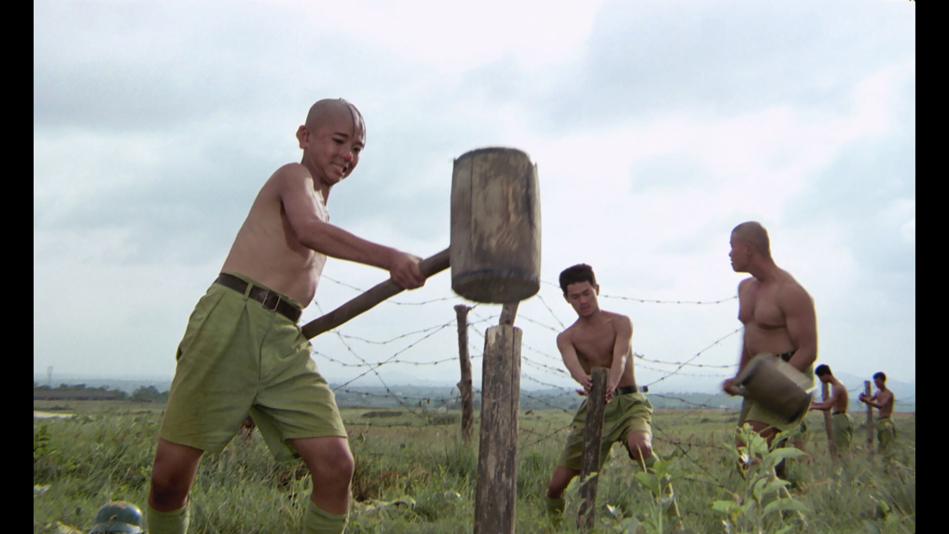 SanMao.Joins.The.Army.1992.1080p.BluRay.REMUX.AVC.DTS-HD.MA.5.1.mkv_20250510_012.jpg