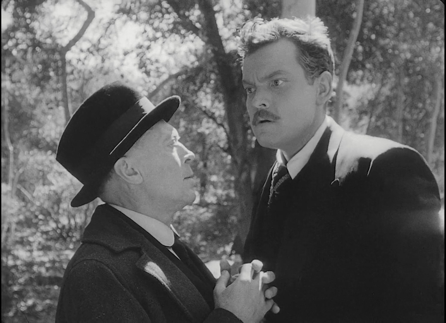 The.Stranger.1946.REMASTERED.1080p.BluRay.H264.AAC-RARBG.mp4_20250513_122407.313.jpg