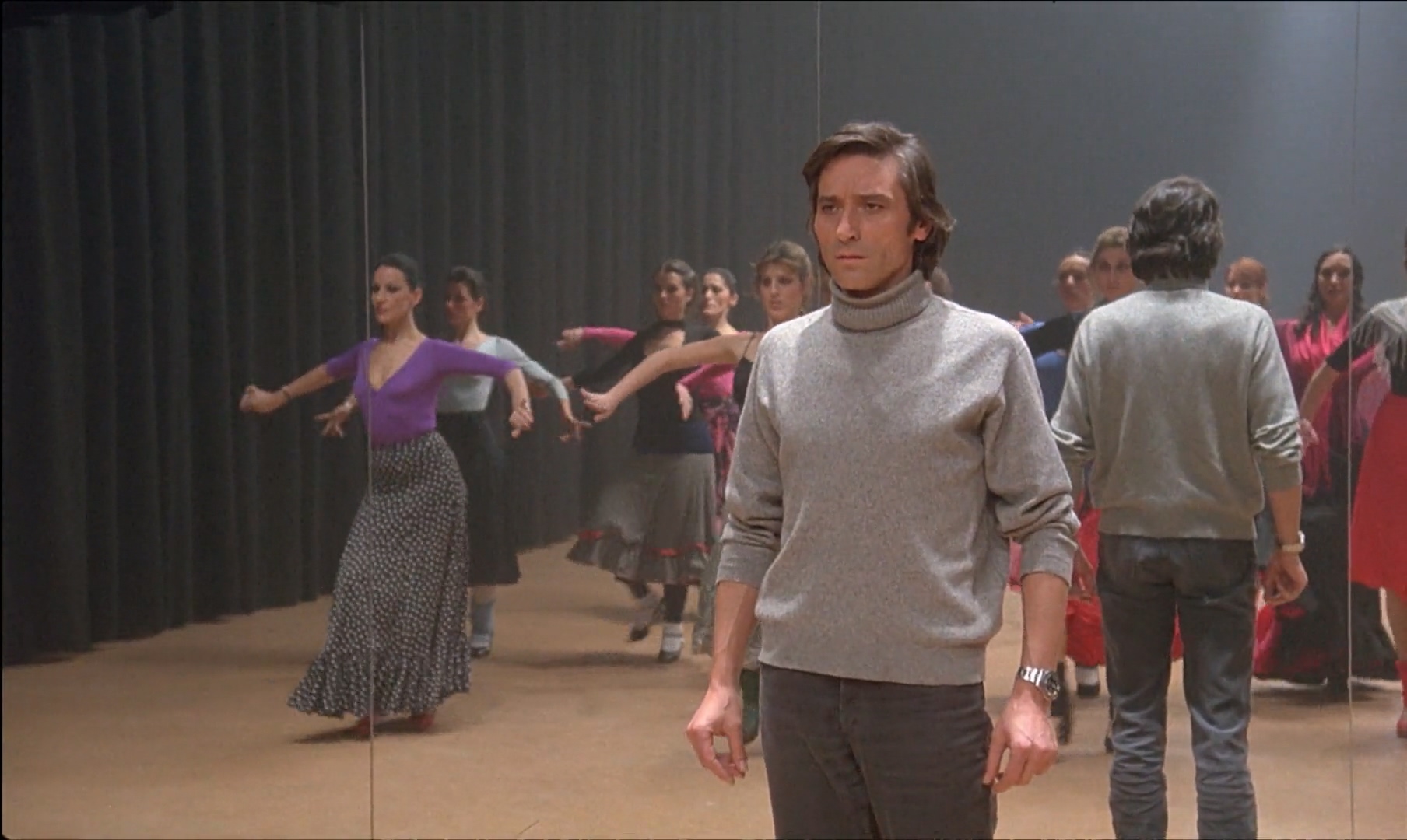 Carmen.1983.SPANISH.1080p.BluRay.H264.AAC-BYLH.mkv_20250517_083805.491.jpg