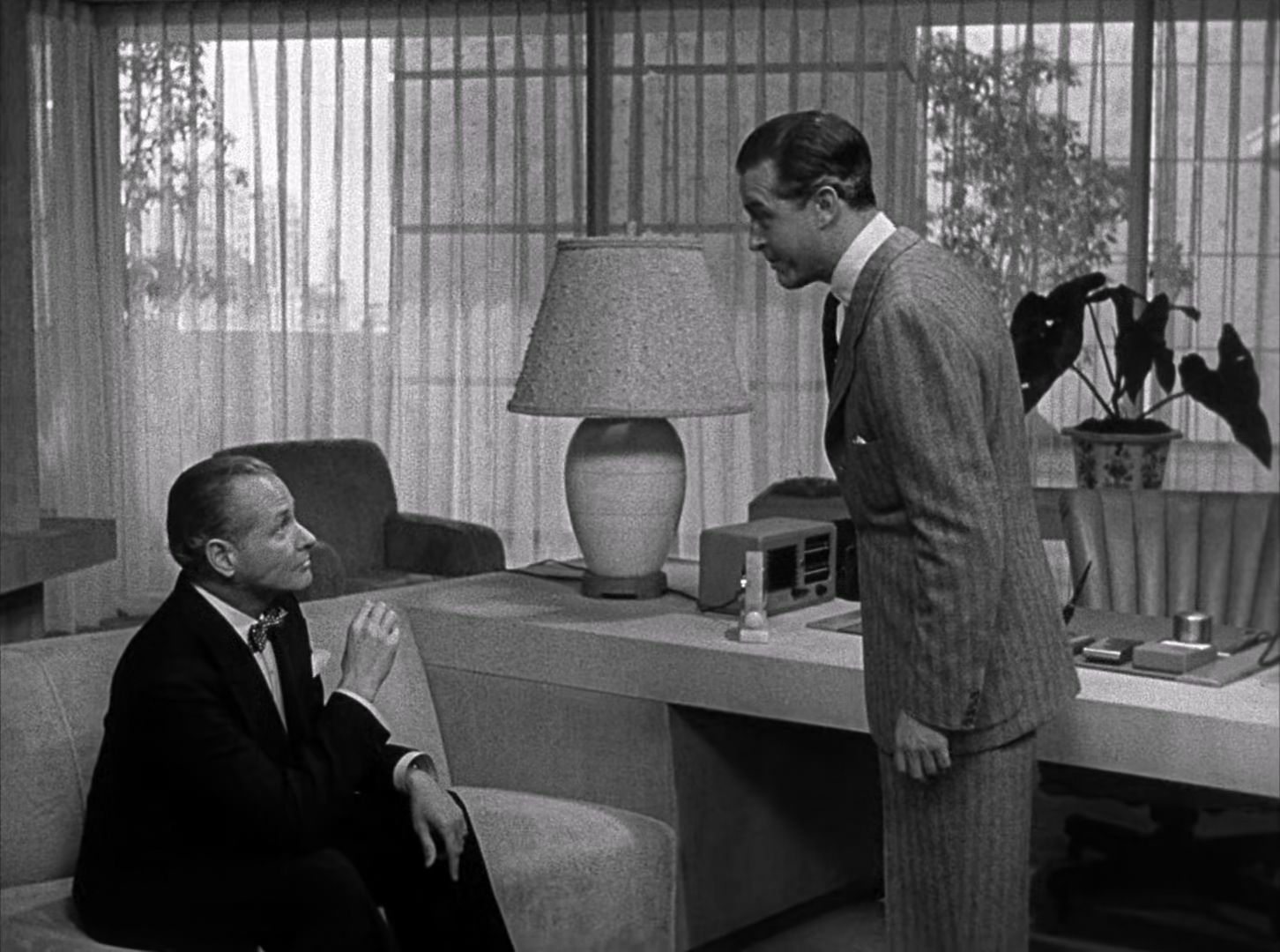 The.Big.Clock.1948.1080p.BluRay.x265-RARBG.mp4_20250518_090859.096.jpg