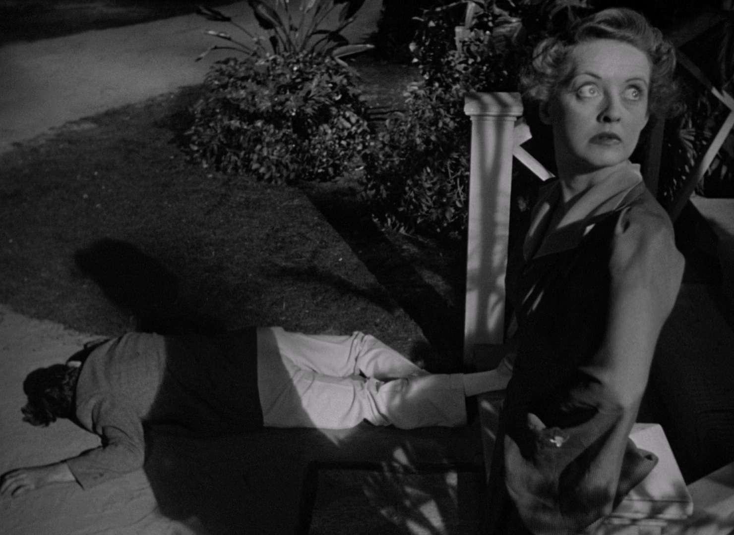 The.Letter.1940.1080p.BluRay.x264.DTS-FGT.mkv_20250518_091945.170.jpg