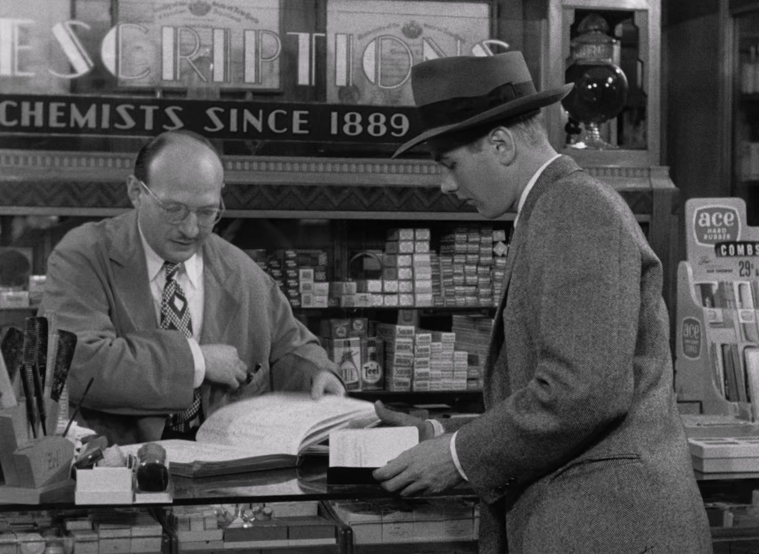 The.Naked.City.1948.REMASTERED.1080p.BluRay.x265-RARBG-bylh.mkv_20250518_102543.507.jpg