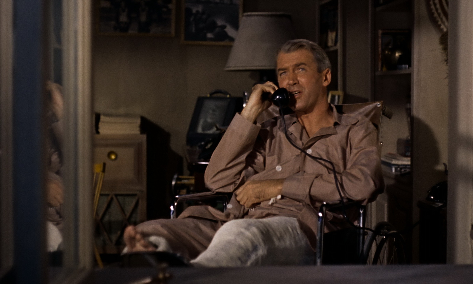 Rear.Window.1954.UHD.BluRay.2160p.2Audio.DTS-HD.MA.2.0.x265.10bit.HDR-ALT.mkv_20.jpg