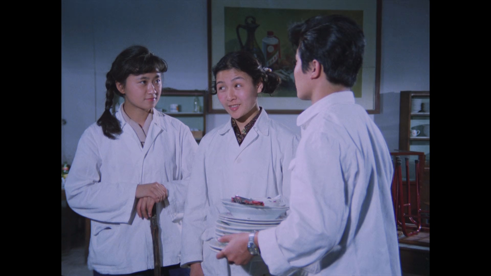 端盘子的姑娘.mp4_20250525_212311.974.jpg