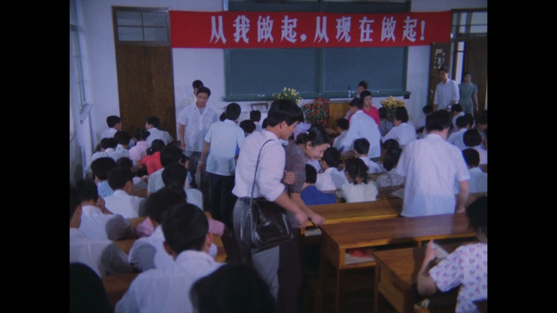 端盘子的姑娘.mp4_20250525_212338.062.jpg