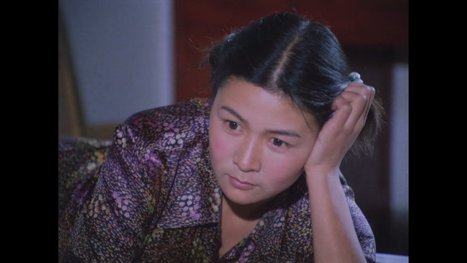 端盘子的姑娘.mp4_20250525_212341.090.jpg