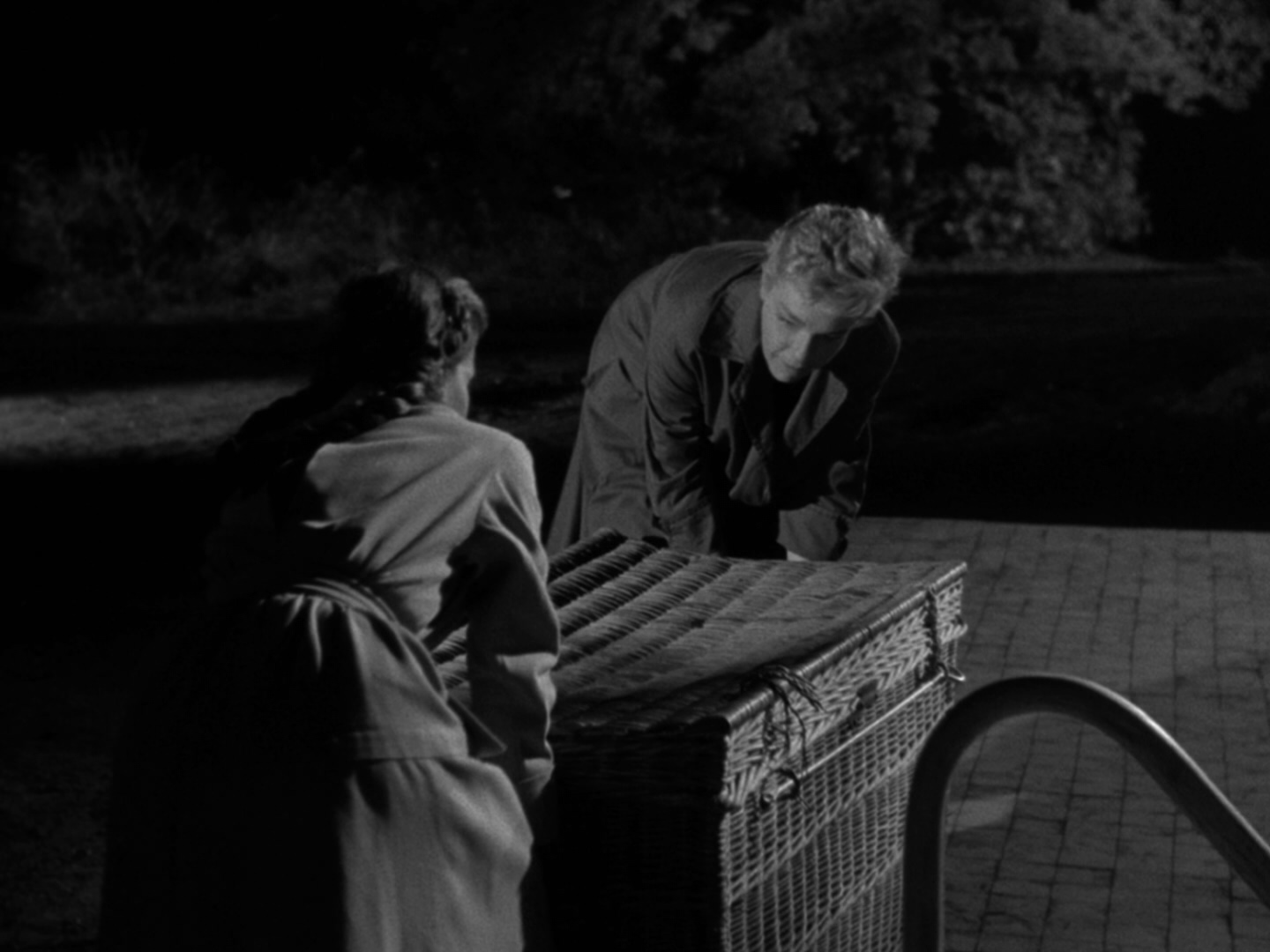 Les.diaboliques.1955.CC.1080p.BluRay.x265.10bit.FLAC.1.0-SONYHD.mkv_20250526_164.jpg