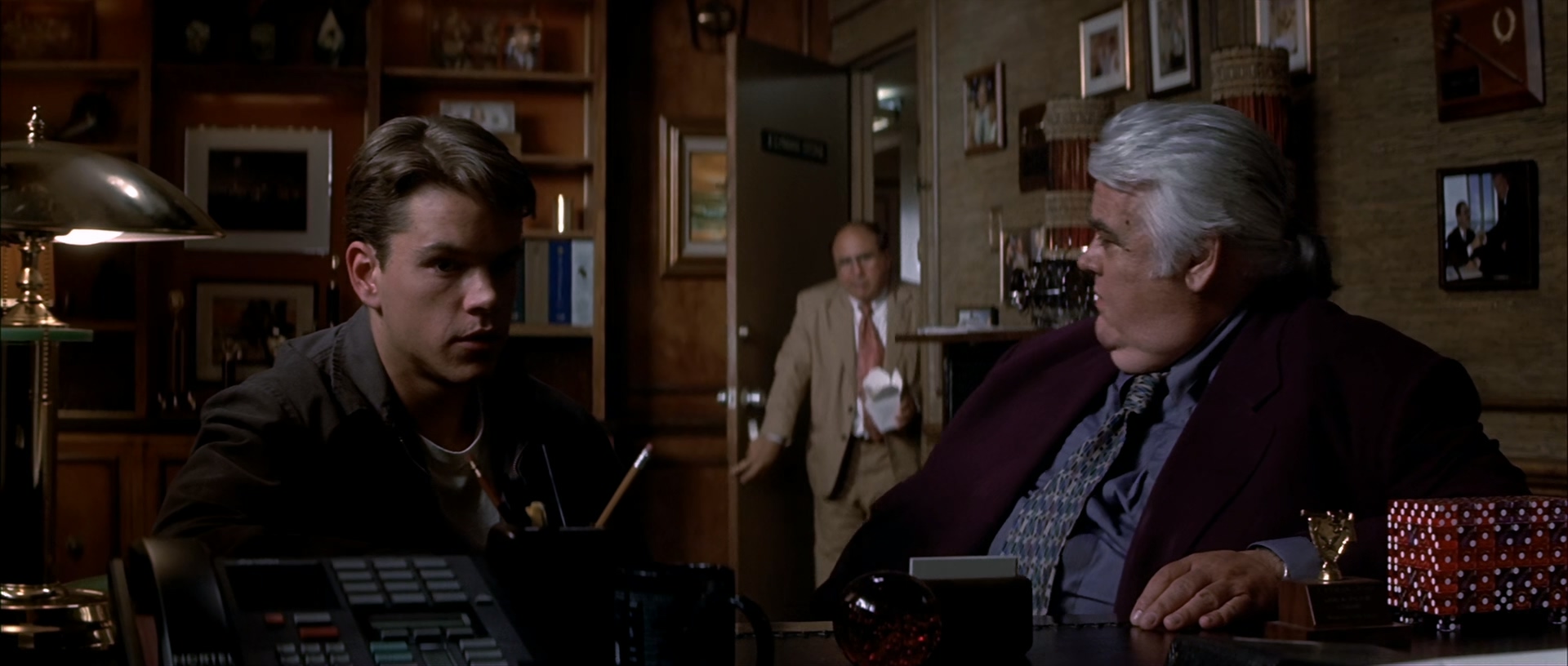 The.Rainmaker.1997.BluRay.1080p.x265.2Audio-MiniHD.mkv_20250526_204838.477.jpg