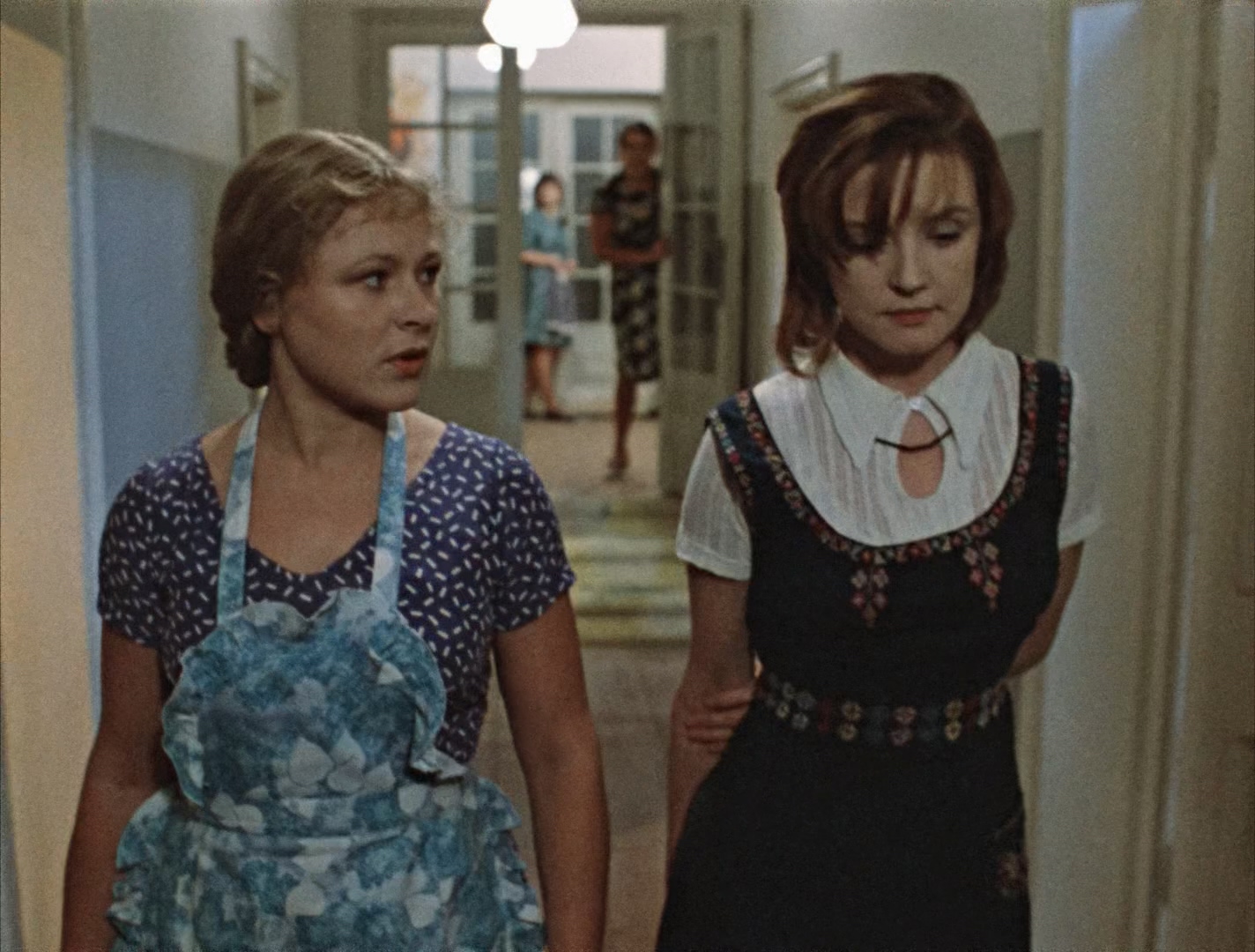 Moscow.Does.Not.Believe.in.Tears.1979.BluRay.1080p.x265.10bit.2Audio-MiniHD.mkv_.jpg