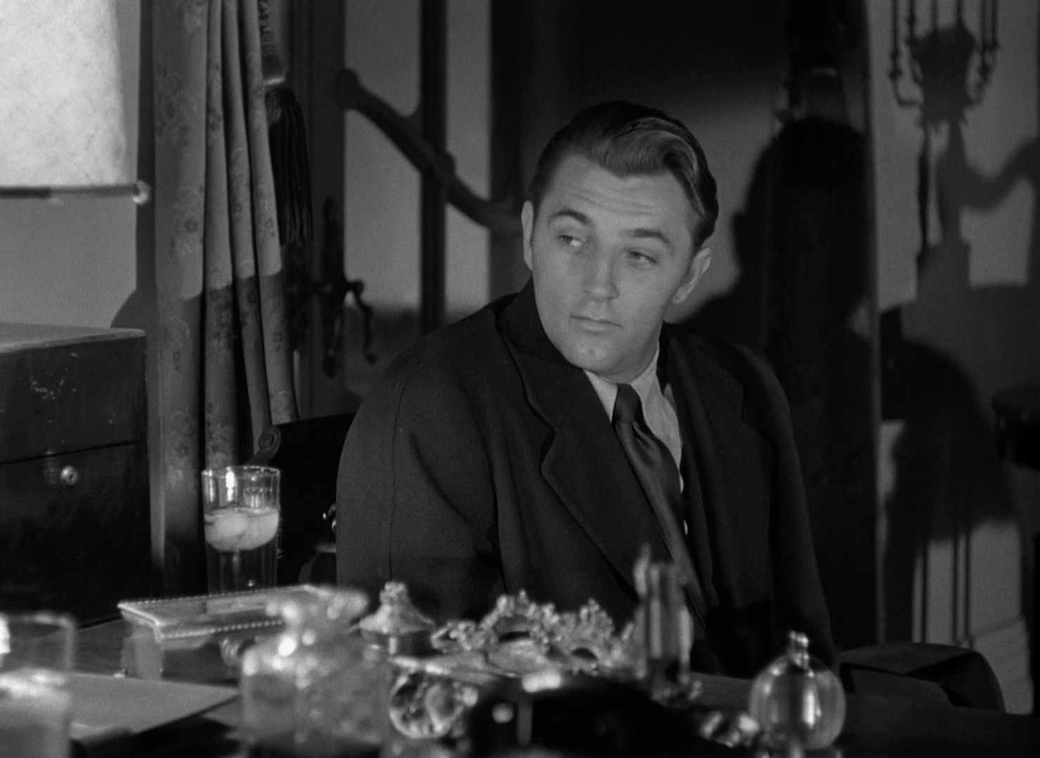 Out.of.the.Past.1947.1080p.BluRay.x265.10bit.FLAC.2.0-SONYHD.mkv_20250604_233009.395.jpg