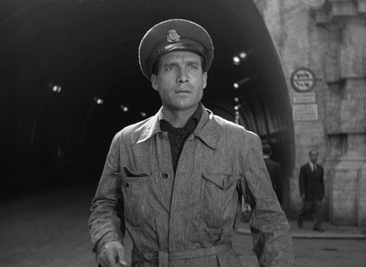 Bicycle.Thieves.1948.1080p.BluRay.x264.FLAC.1.0-SONYHD.mkv_20250611_220426.861.jpg