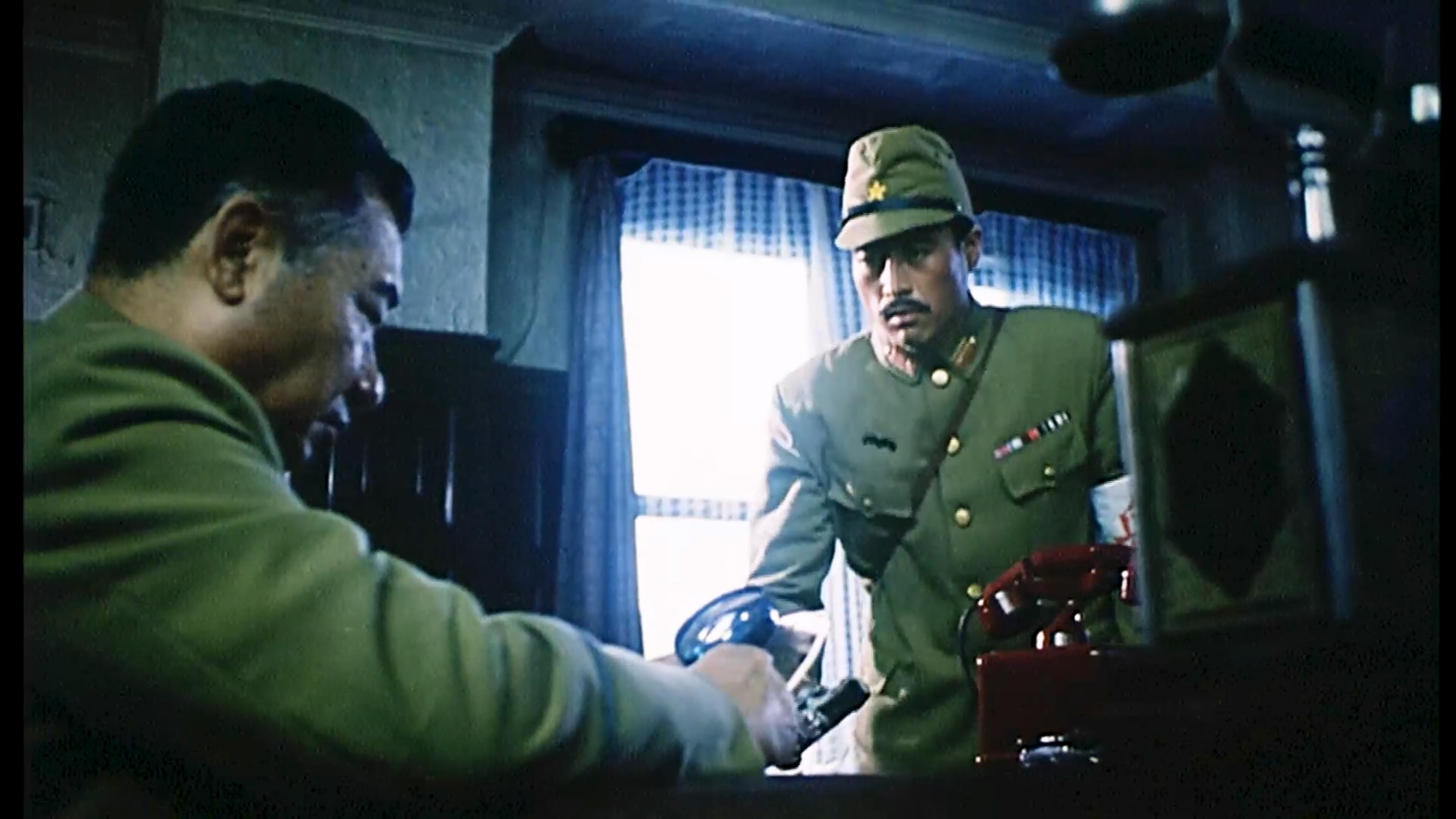 孤岛情报战.mp4_20250614_113724.662.jpg