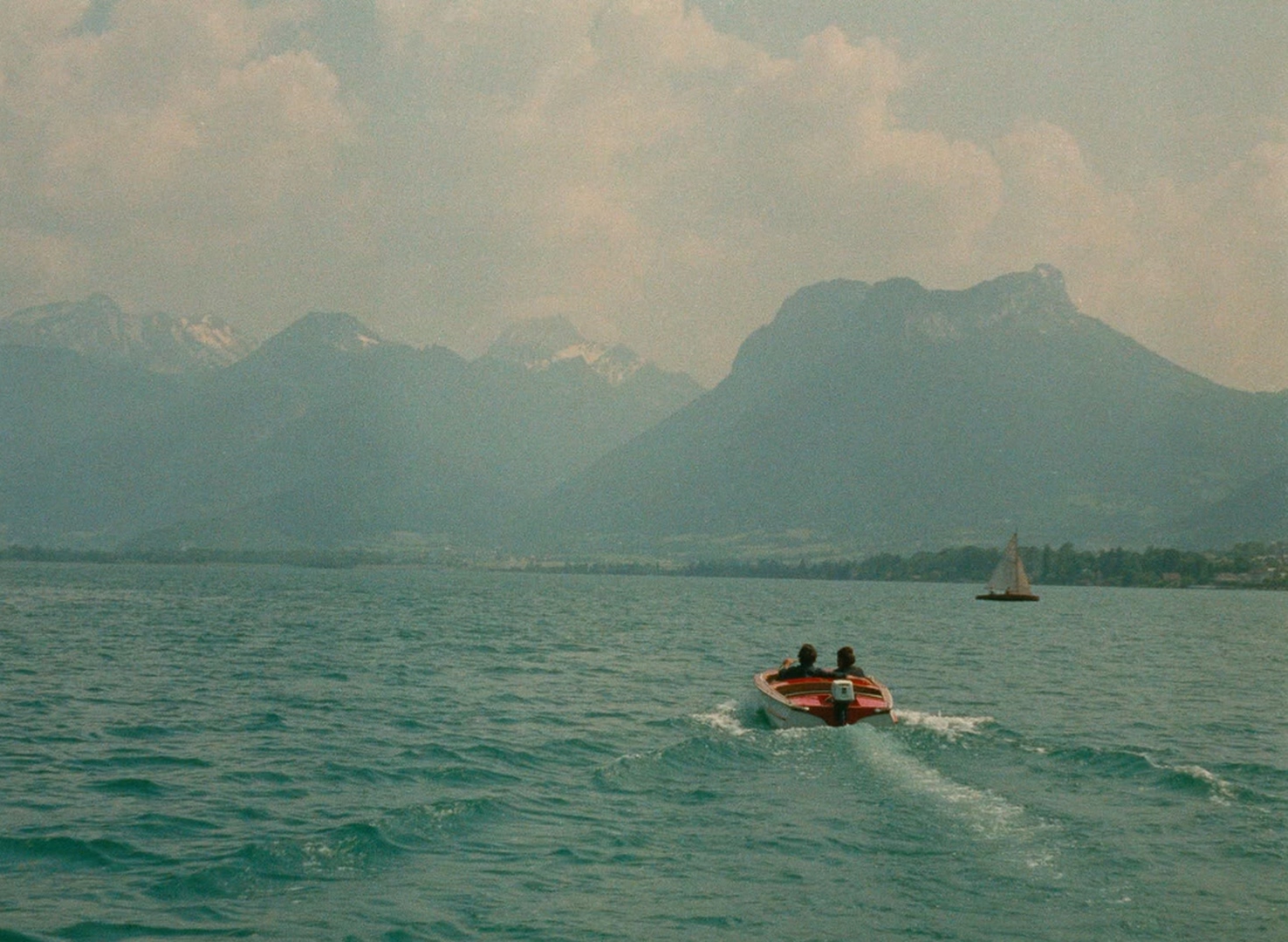 Claires.Knee.1970.CC.1080p.BluRay.x265.10bit.FLAC.1.0-SONYHD.mkv_20250615_220508.987.jpg