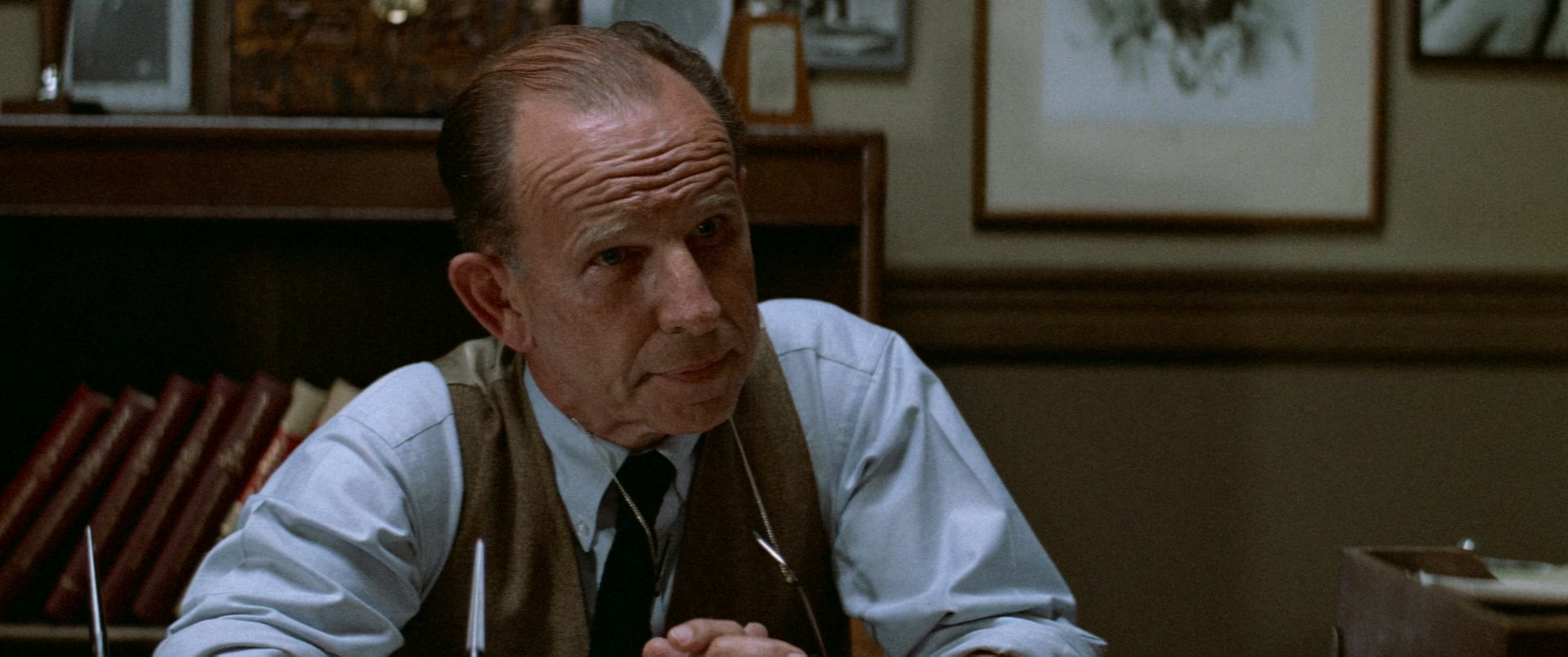 The.Parallax.View.1974.CC.BluRay.1080p.x265.10bit.FLAC.MNHD-PAGEHD.mkv_20250704_.jpg