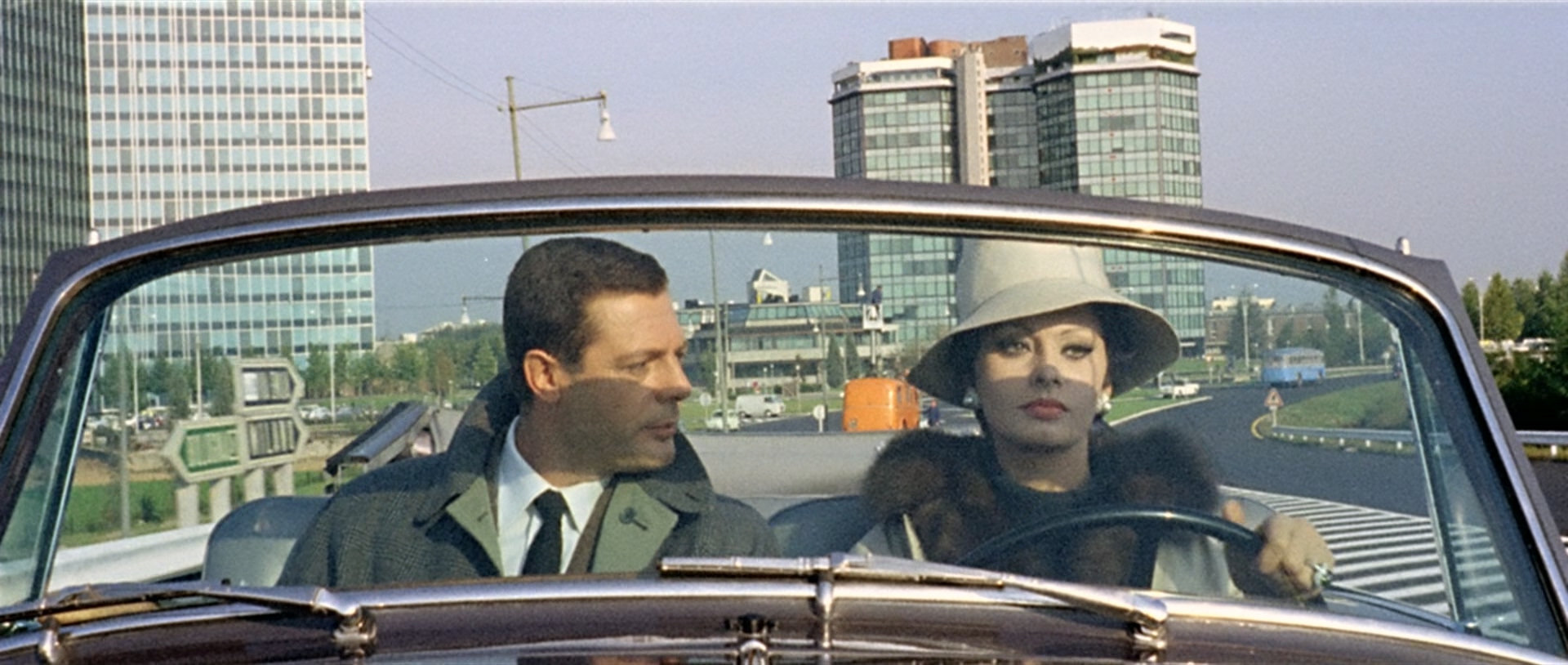 Yesterday.Today.and.Tomorrow.1963.BluRay.1080p.TrueHD.1.0.x265.10bit-ALT.mkv_202.jpg
