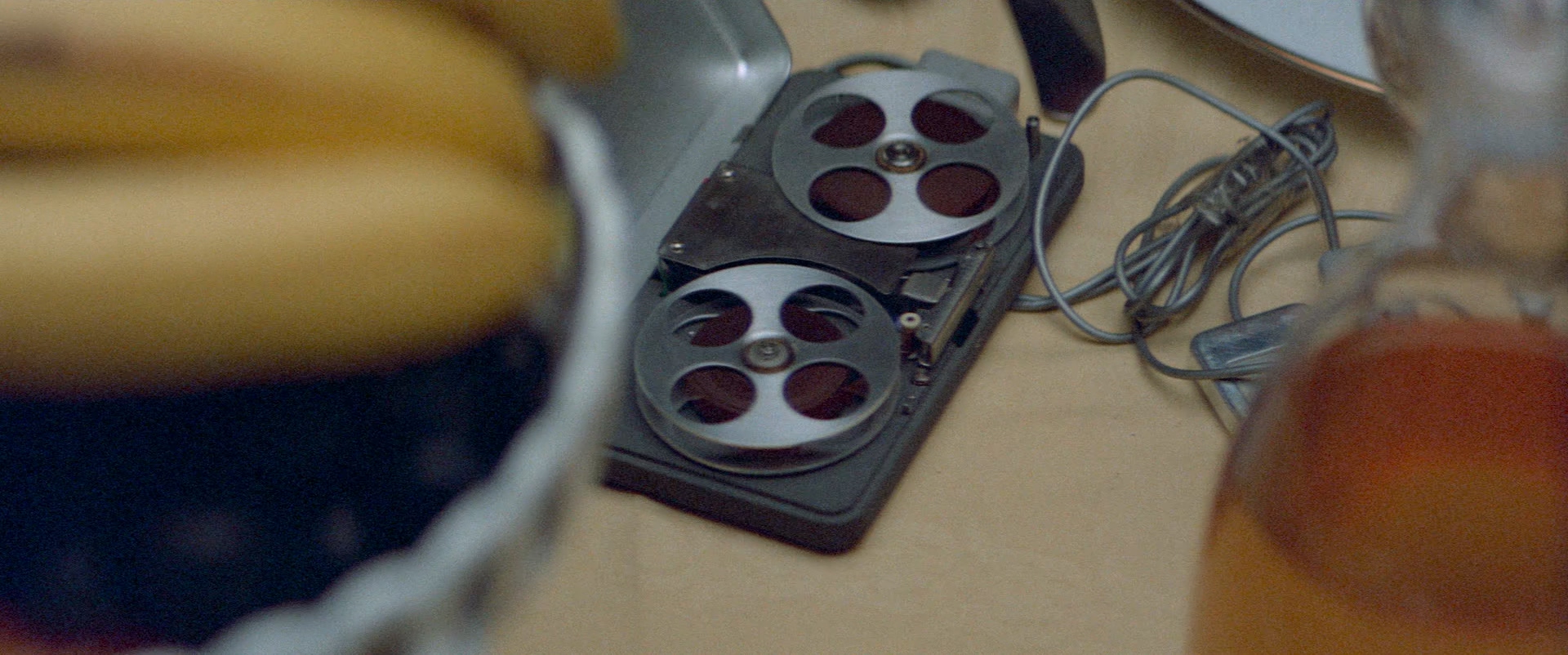 Klute.1971.1080p.Criterion.Collection.BluRay.LPCM.1.0.x265.10bit-DreamHD.mkv_202.jpg