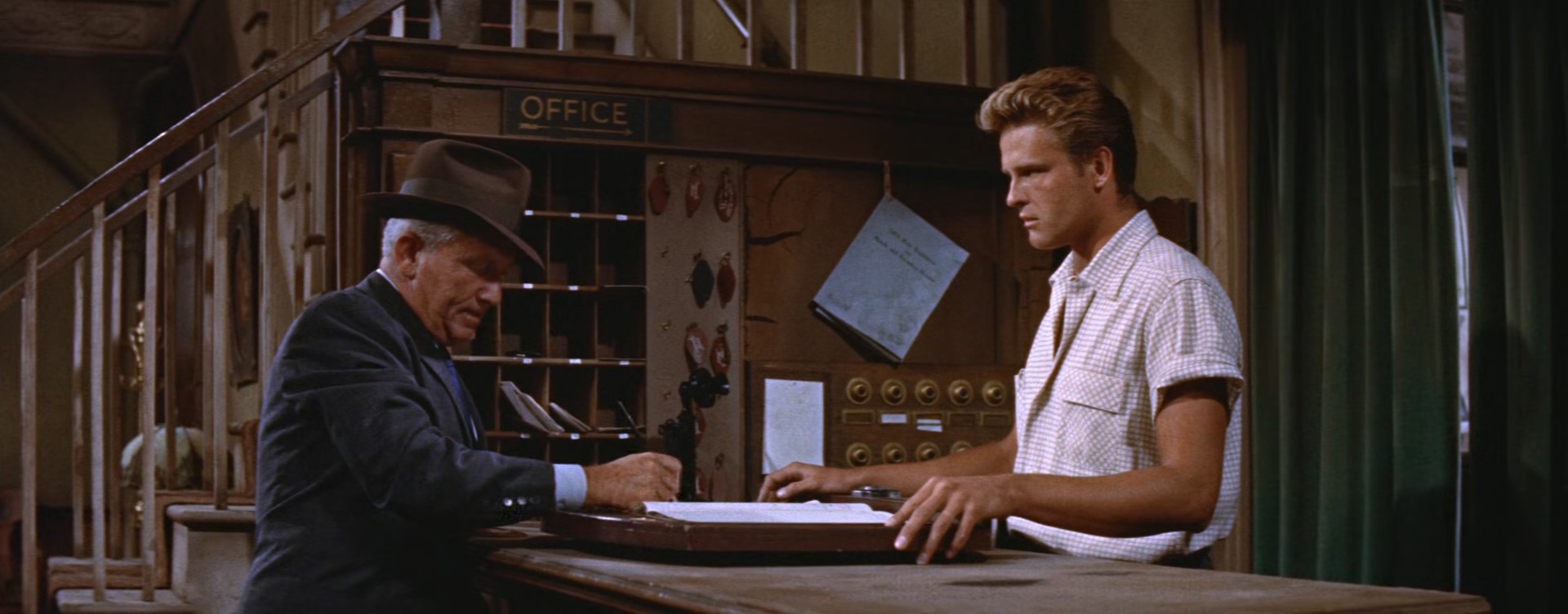 Bad.Day.At.Black.Rock.1955.1080p.BluRay.x265-RARBG-bylh.mkv_20250721_132125.665.jpg