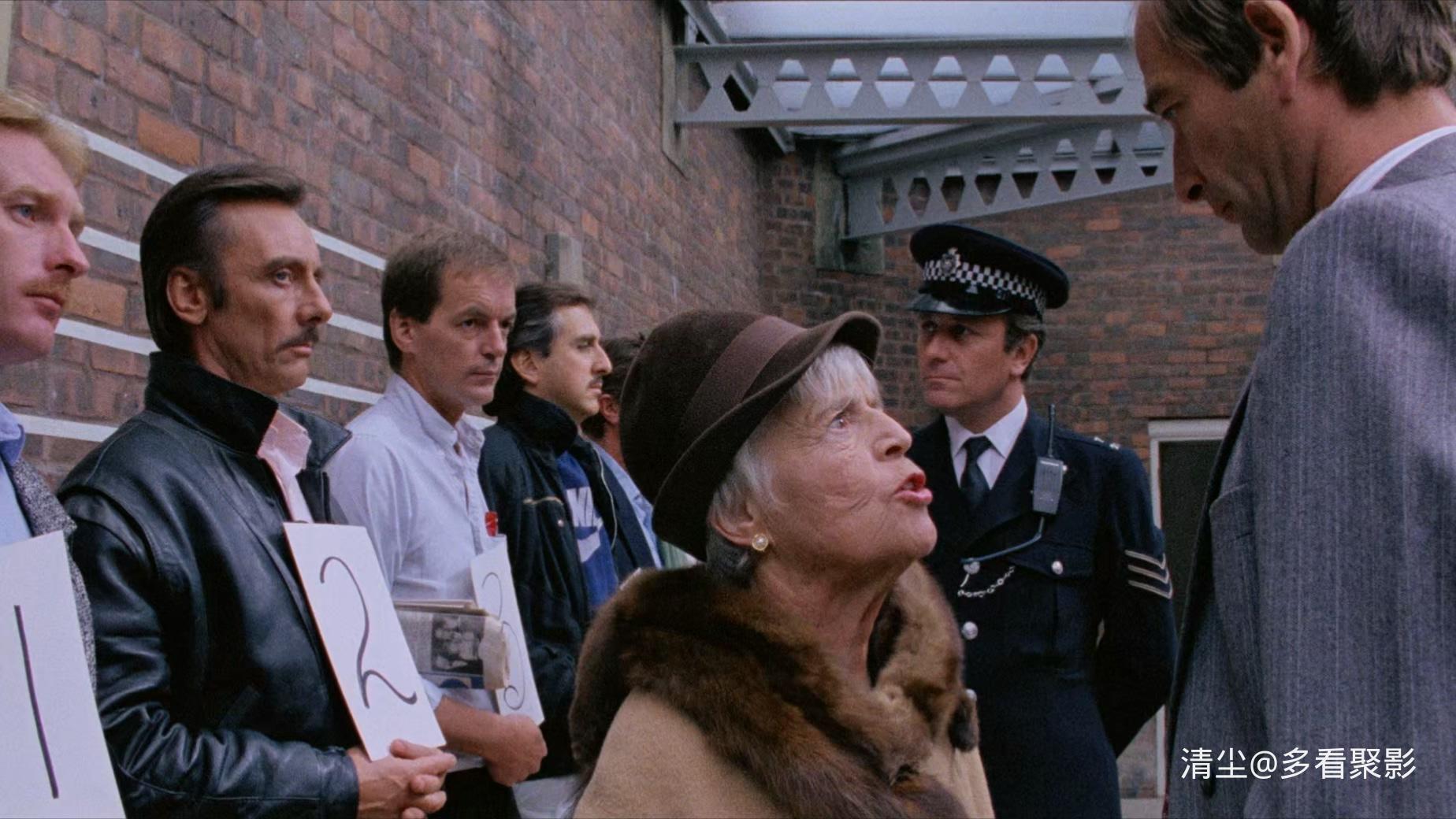 1988 一条叫旺达的鱼 A Fish Called Wanda .mkv_20251111_165408.159.jpg