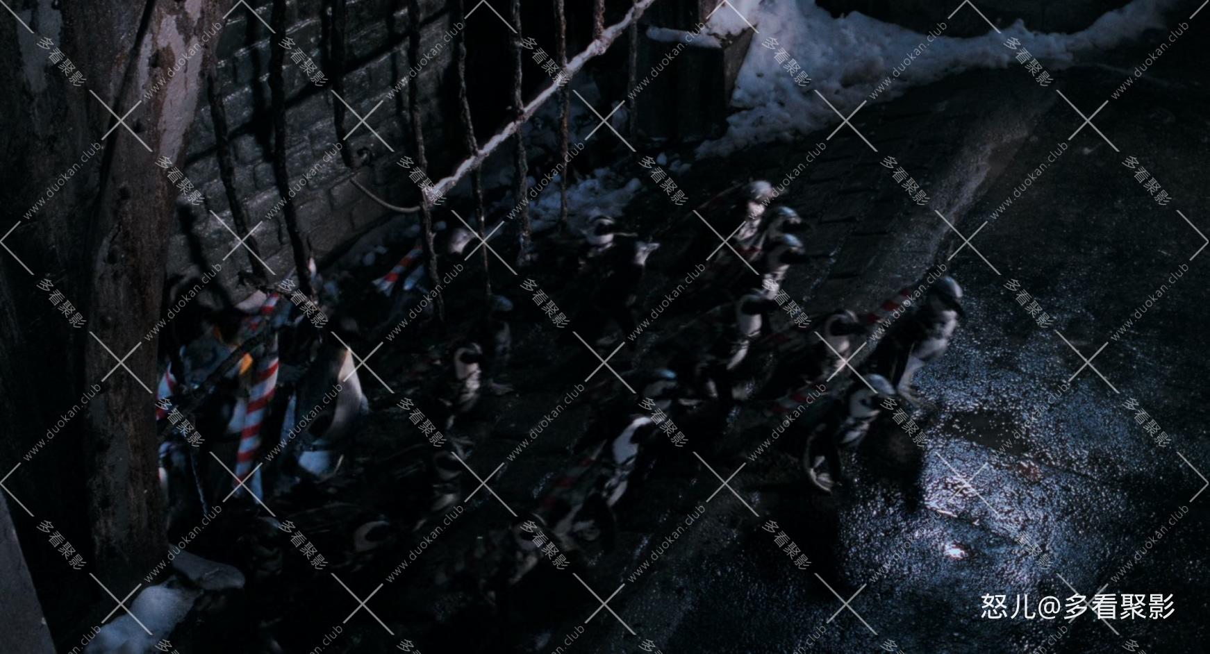 蝙蝠侠归来.Batman.Returns.1992.REMASTERED.1080p.BluRay.x265.2audio-RARBG.mkv_202.jpg