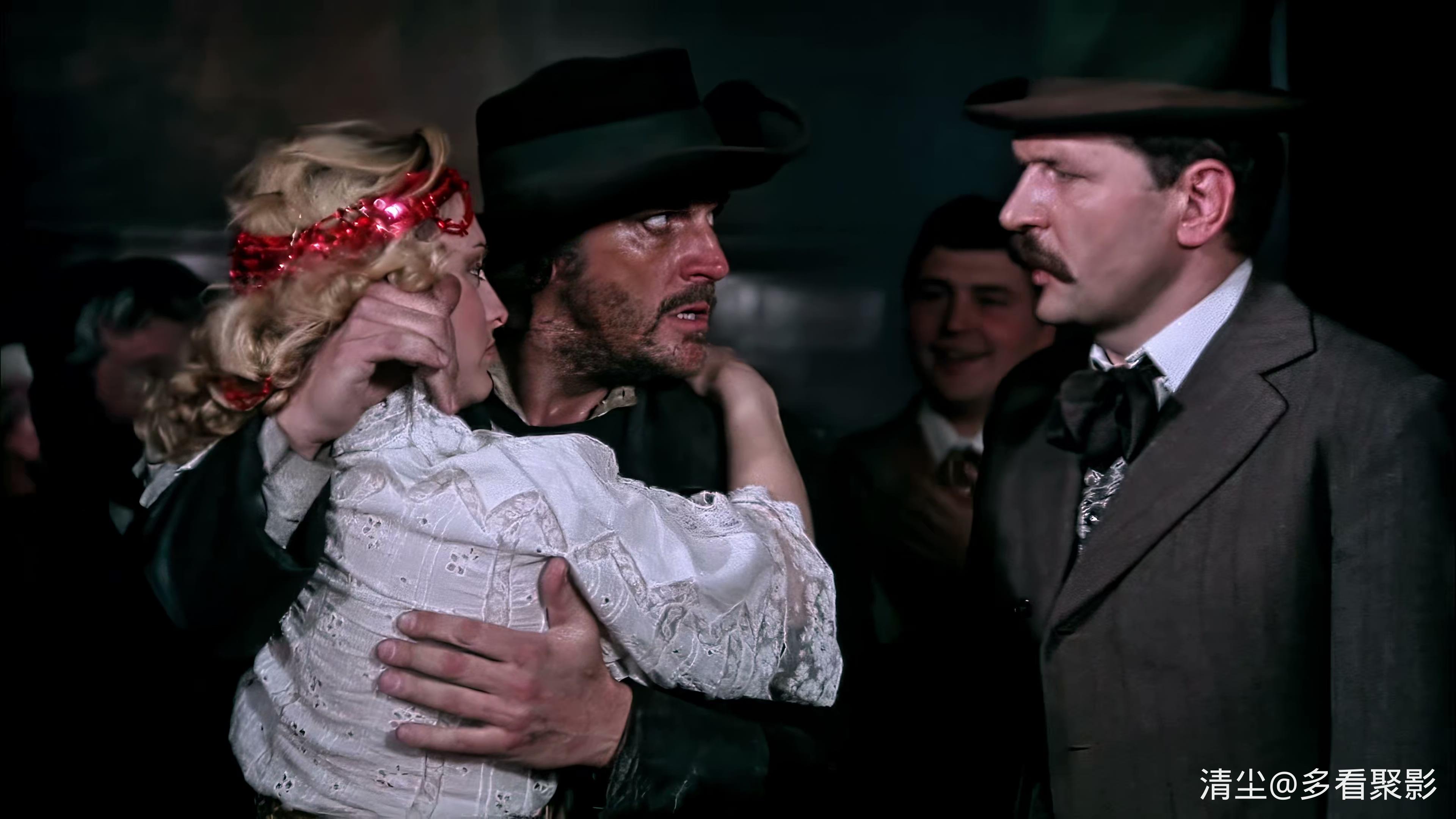 1986 蓝宝石项链 Colierul de turcoaze.mp4_20260423_163926.782.jpg